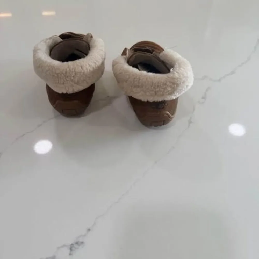 Unbranded warm brown